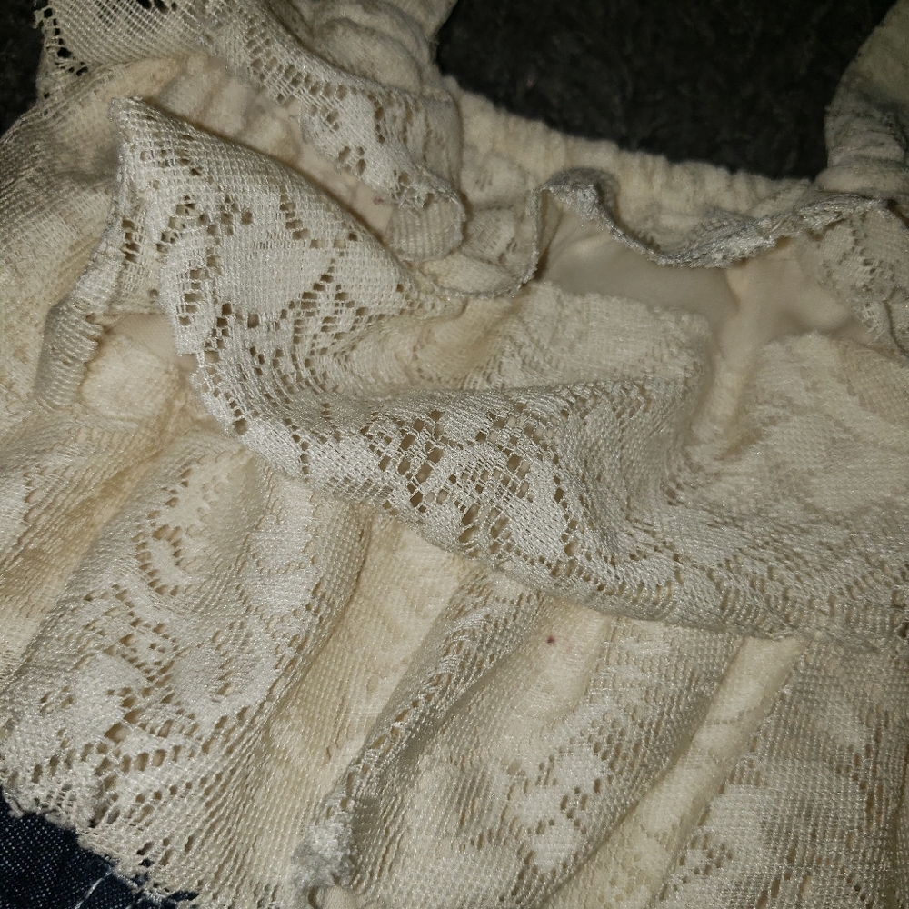 2 Rompers button snaps for easy pamper changes. - Picture 14 of 16